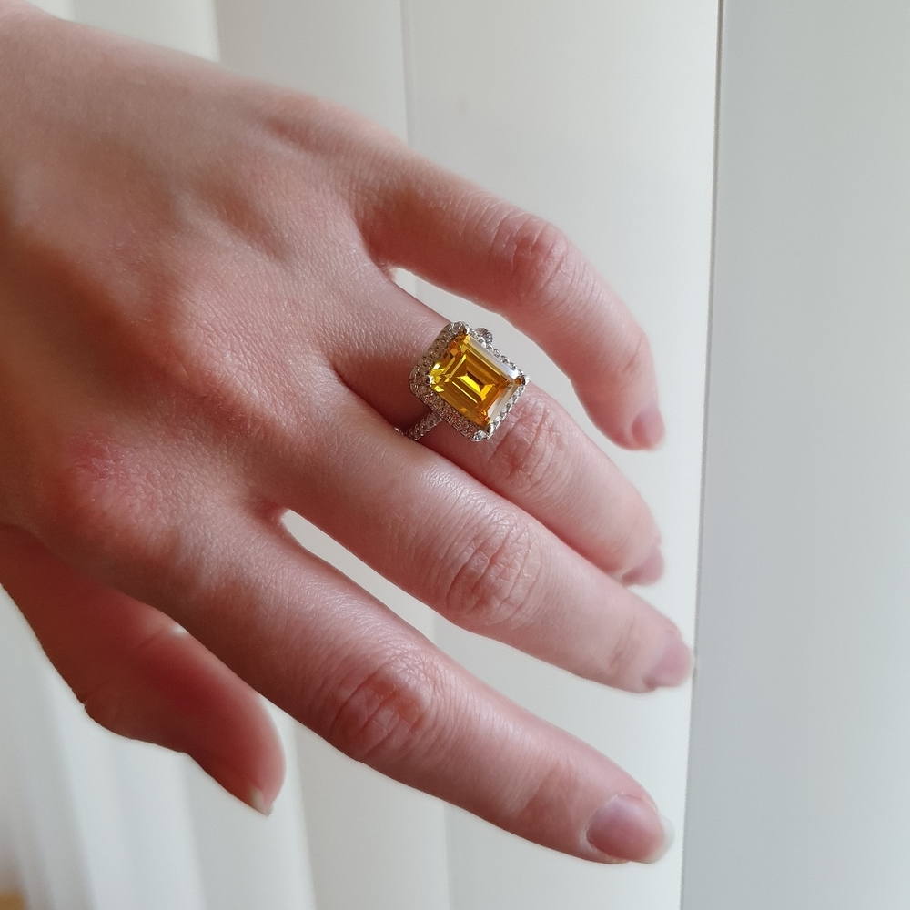 Gorgeous Yellow Diamond Ring - Picture 5 of 5